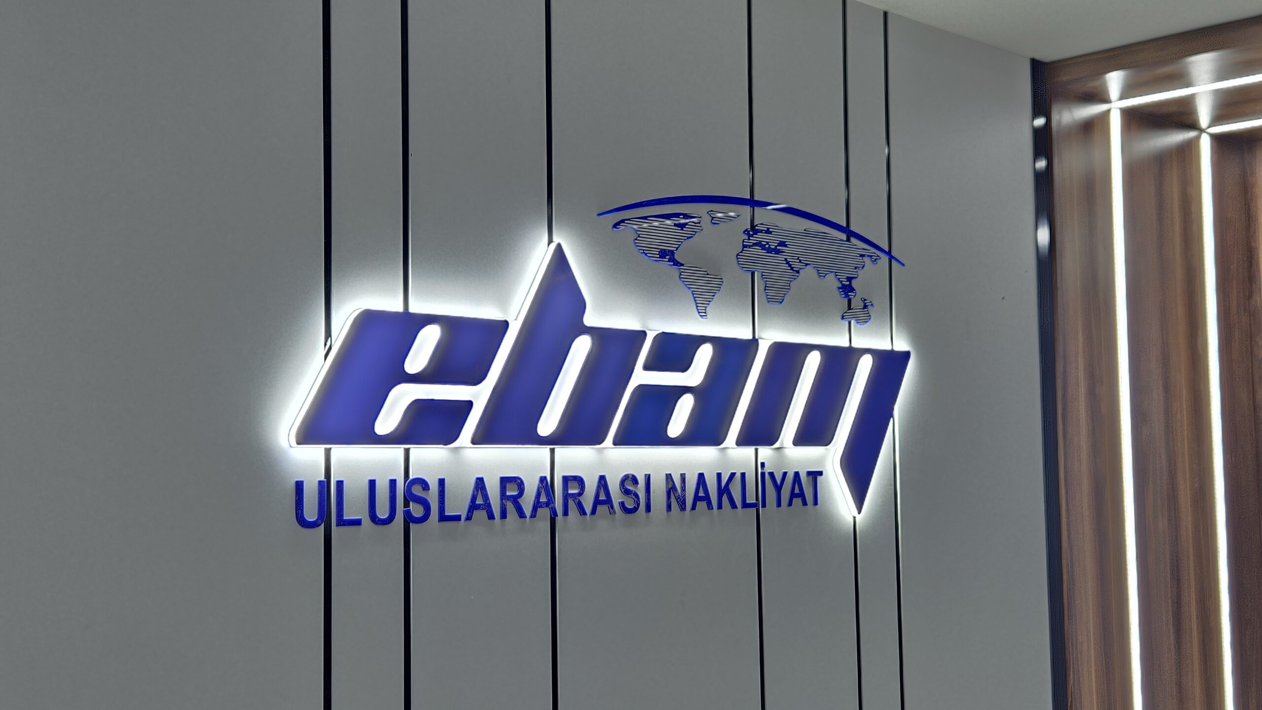 İzmir dış mekan tabela uygulaması