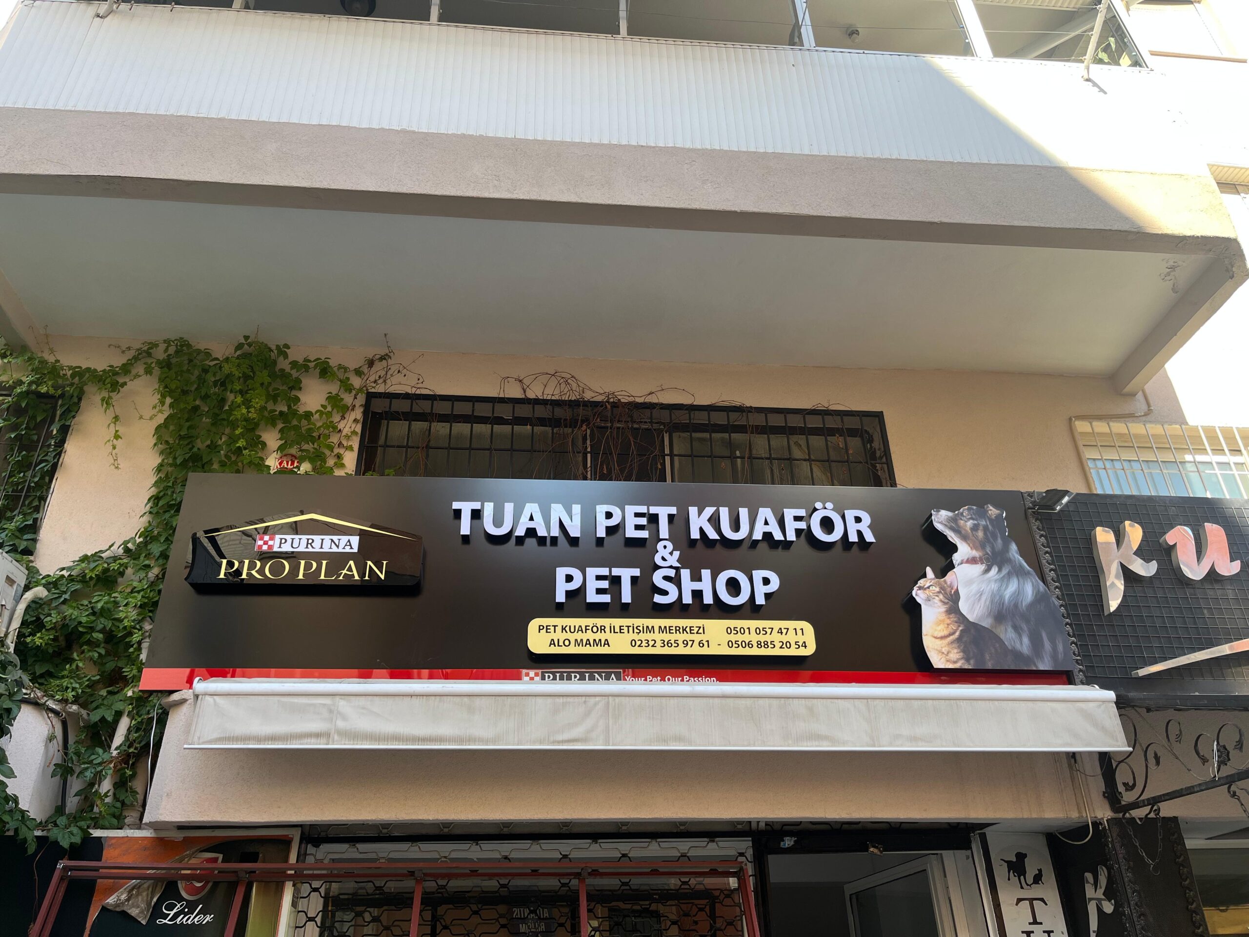 İzmir kutu harf tabela projesi cephe uygulaması